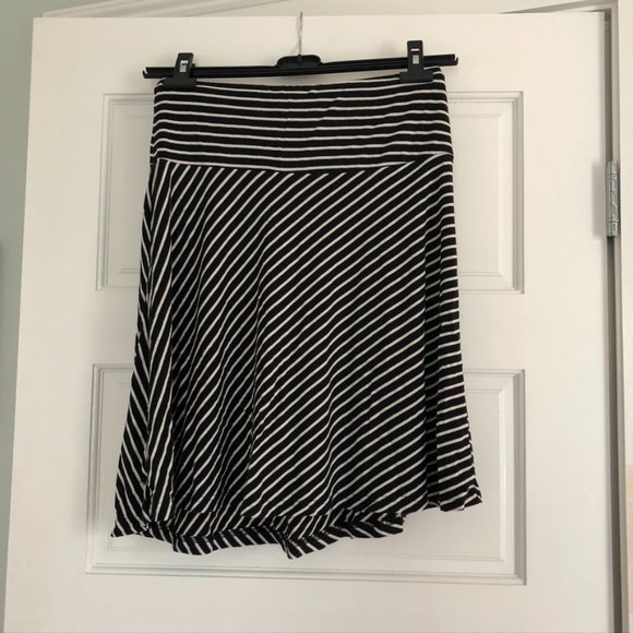 H & M Pull On Striped A-Line Skirt - 6 - Picture 2 of 6